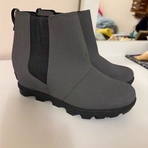 Sorel Joan Rain Chelsea Boots Gray Waterproof Size 6 Ankle Boots NEW